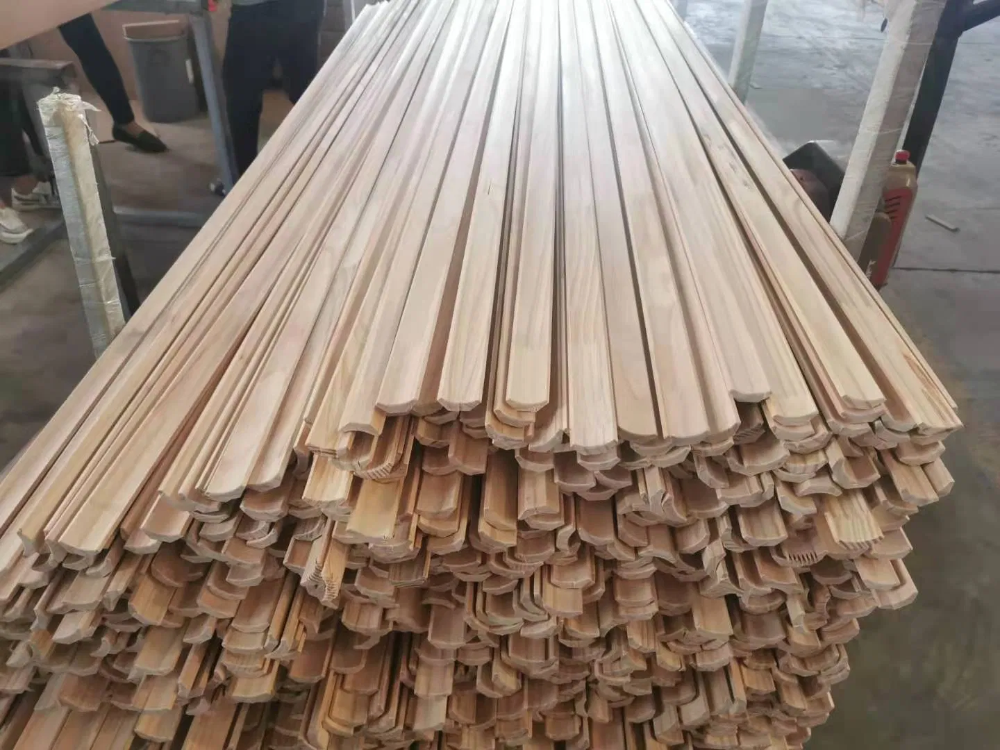 Decorative Furniture Architraves Raw Radiata Pine Wooden Crown Moulding