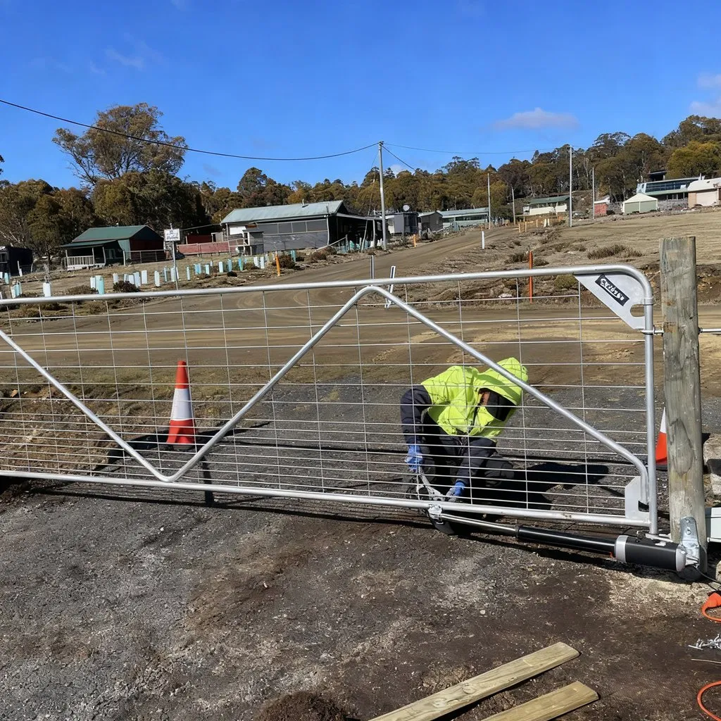 Steel T Post with Spade for Livestock Fence