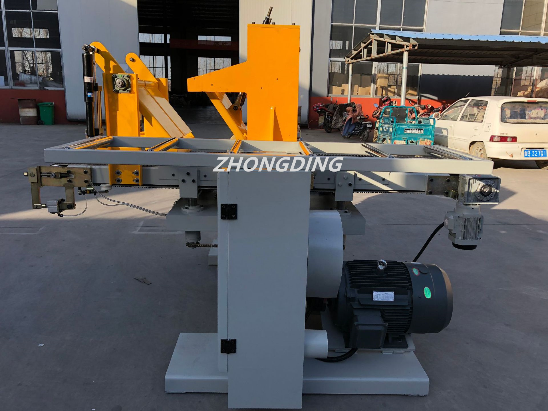 Станок ленточнопильный горизонтальный промышленный с ЧПУ