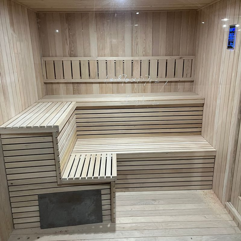 Уличная сауна-куб с окнами из хемлока