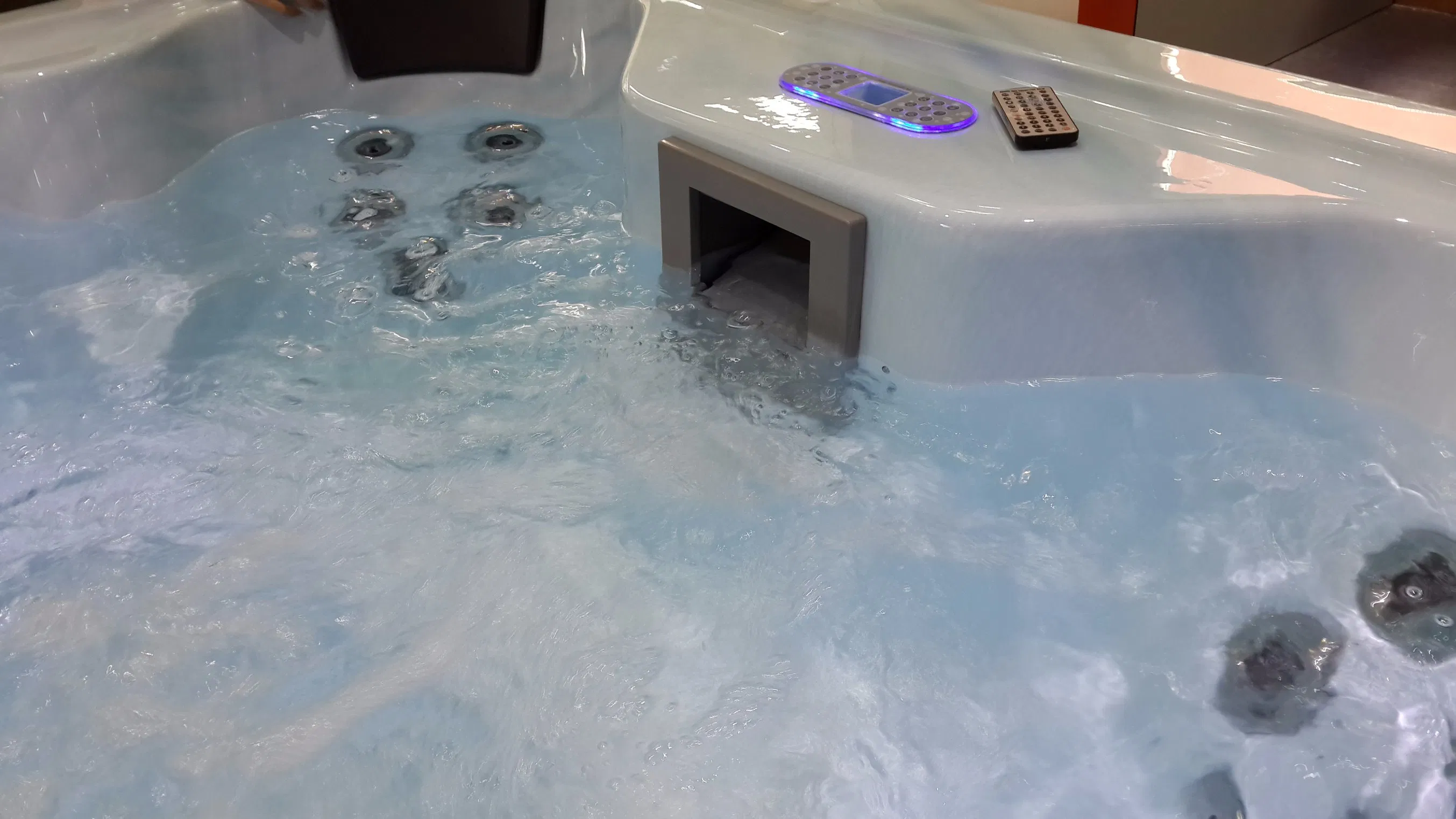 Акриловый СПА-бассейн на 8 человек с гидромассажем