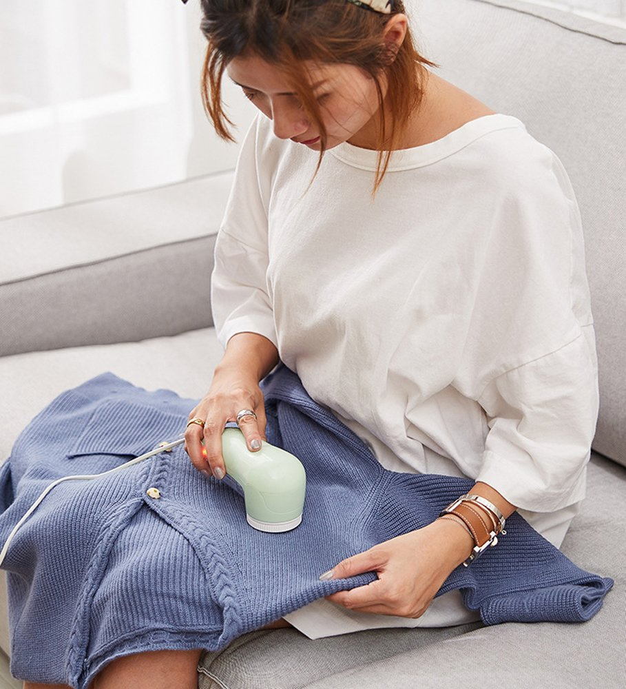 Mini Portable Electric Clothes Shaver Lint Remover for Couch, Blanket, Curtain, Socks