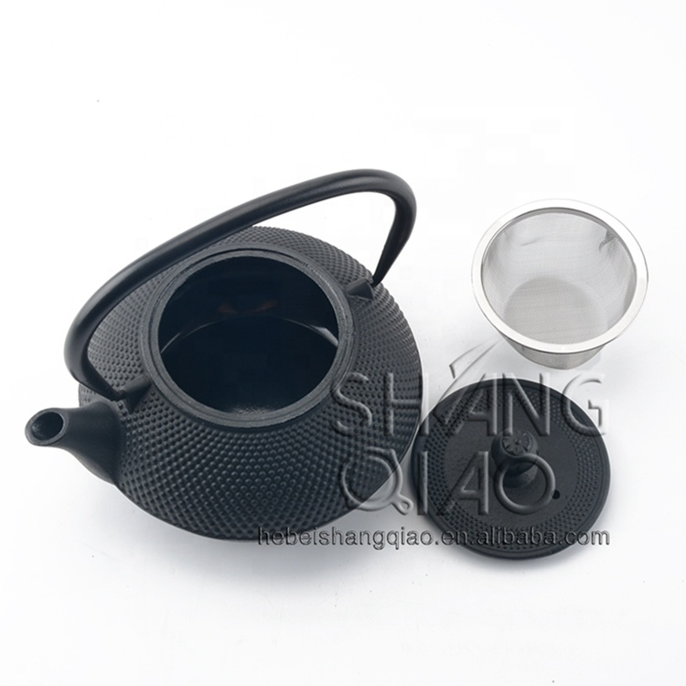 Чугунный чайник с рельефным узором, 0.9 л