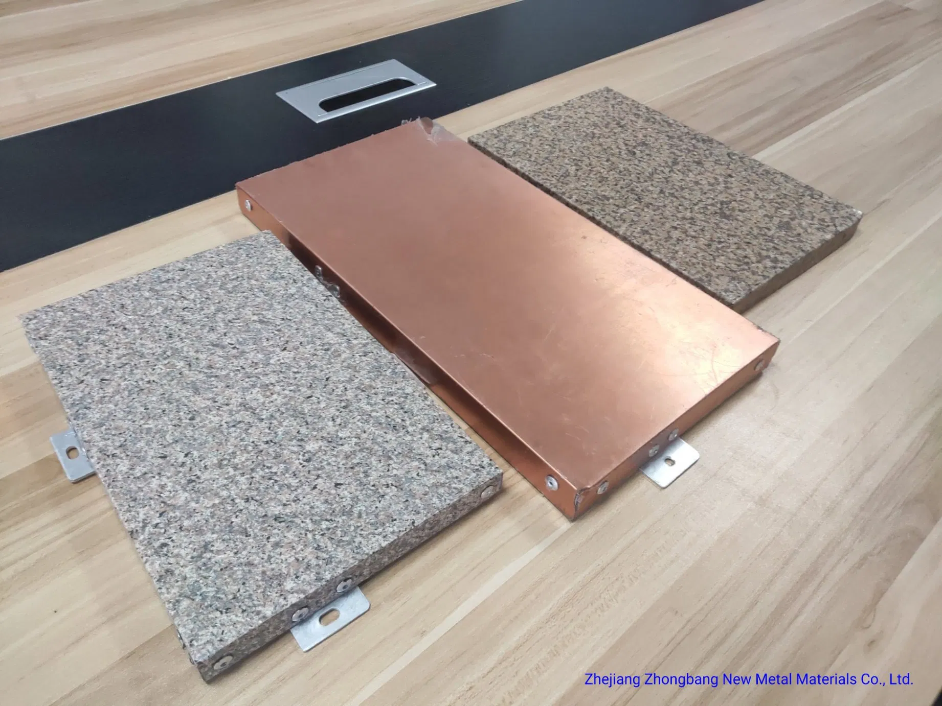 Алюминиевая композитная панель 4мм серебристая матовая