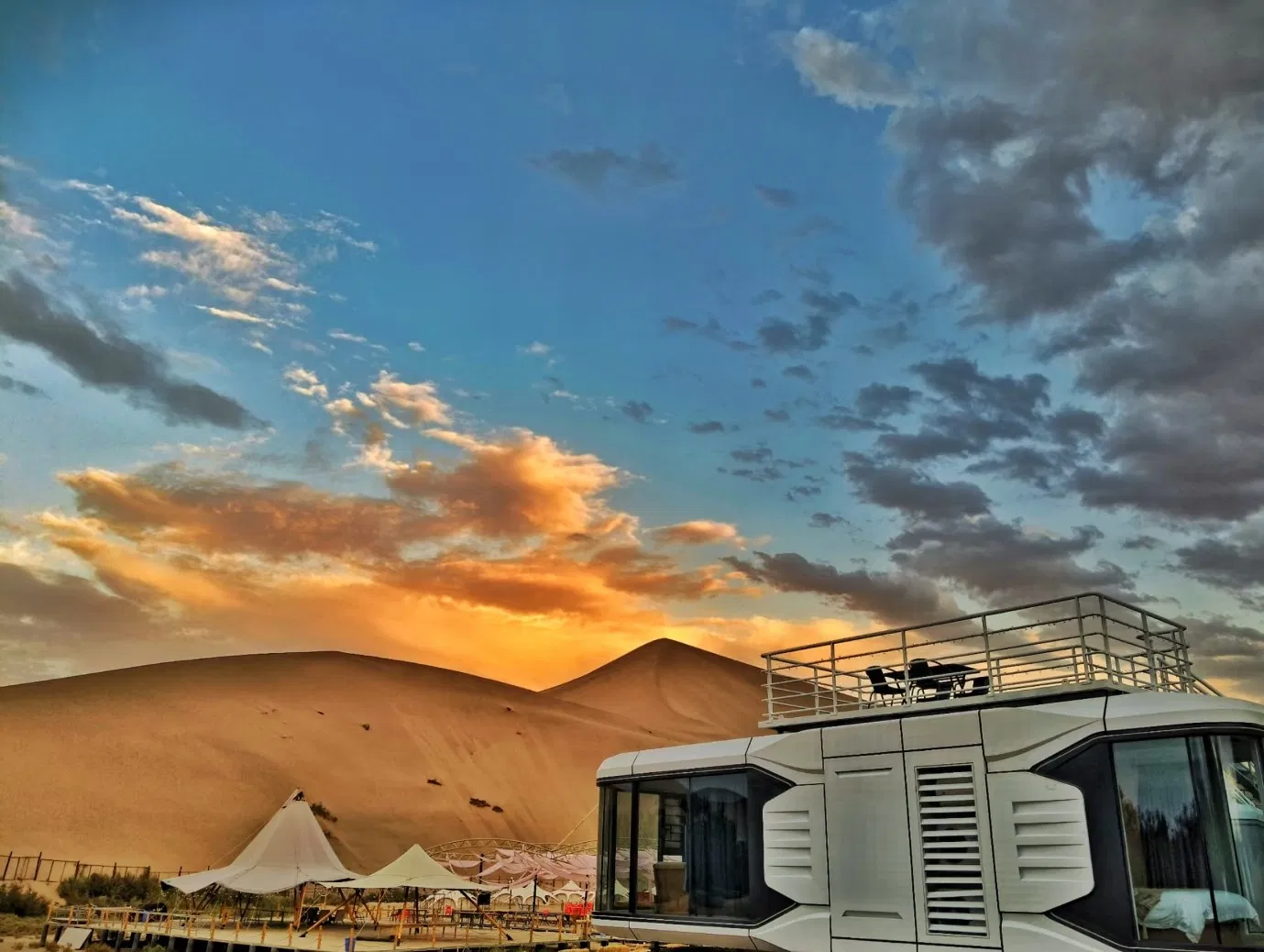 Luxury Outdoor Modular Capsule Pod for Airbnb &Glamping & Backyard Retreats