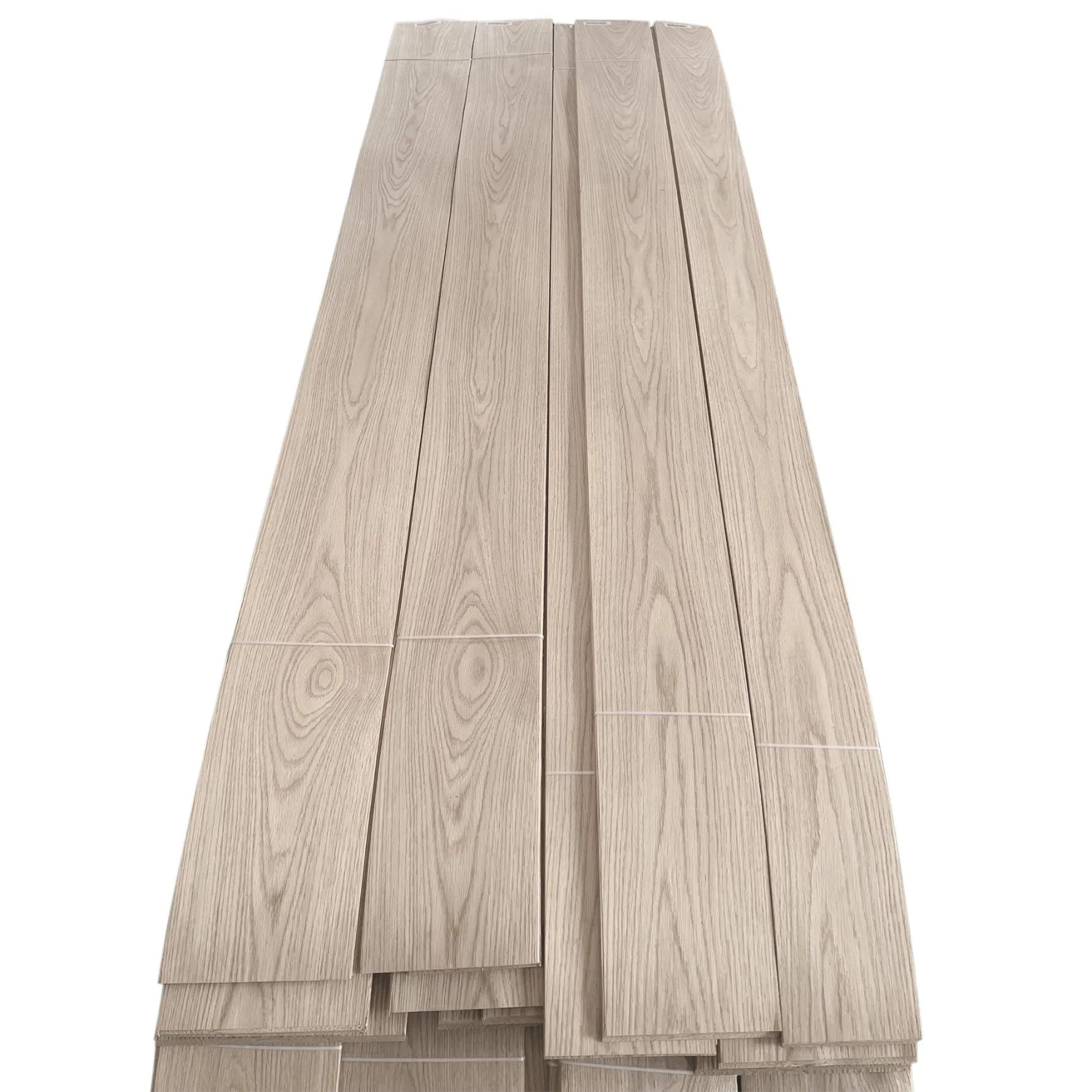 Natural White Oak Veneer Thickness of 0.5mm Is Suitable for Decorating The Surface of Furniture