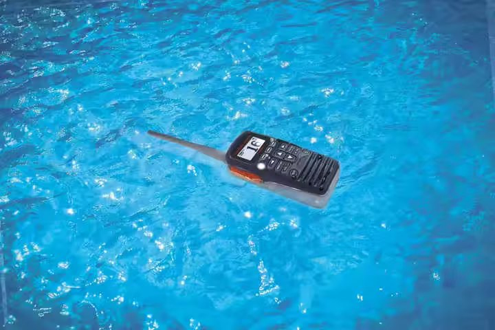 Рация морская Yaesu HX320, взрывобезопасная, плавающая