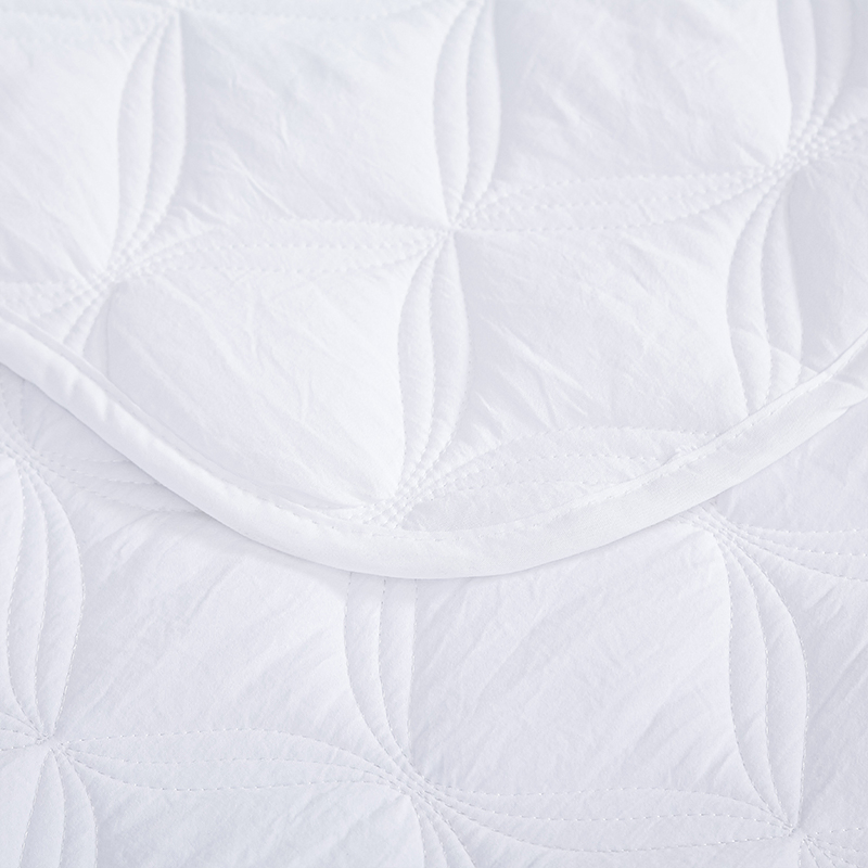 Hot Selling White Polyester Home Textile 3 Pieces Bed Cove Queen King Size Bedding Set Quilted Bedspread Manufacture