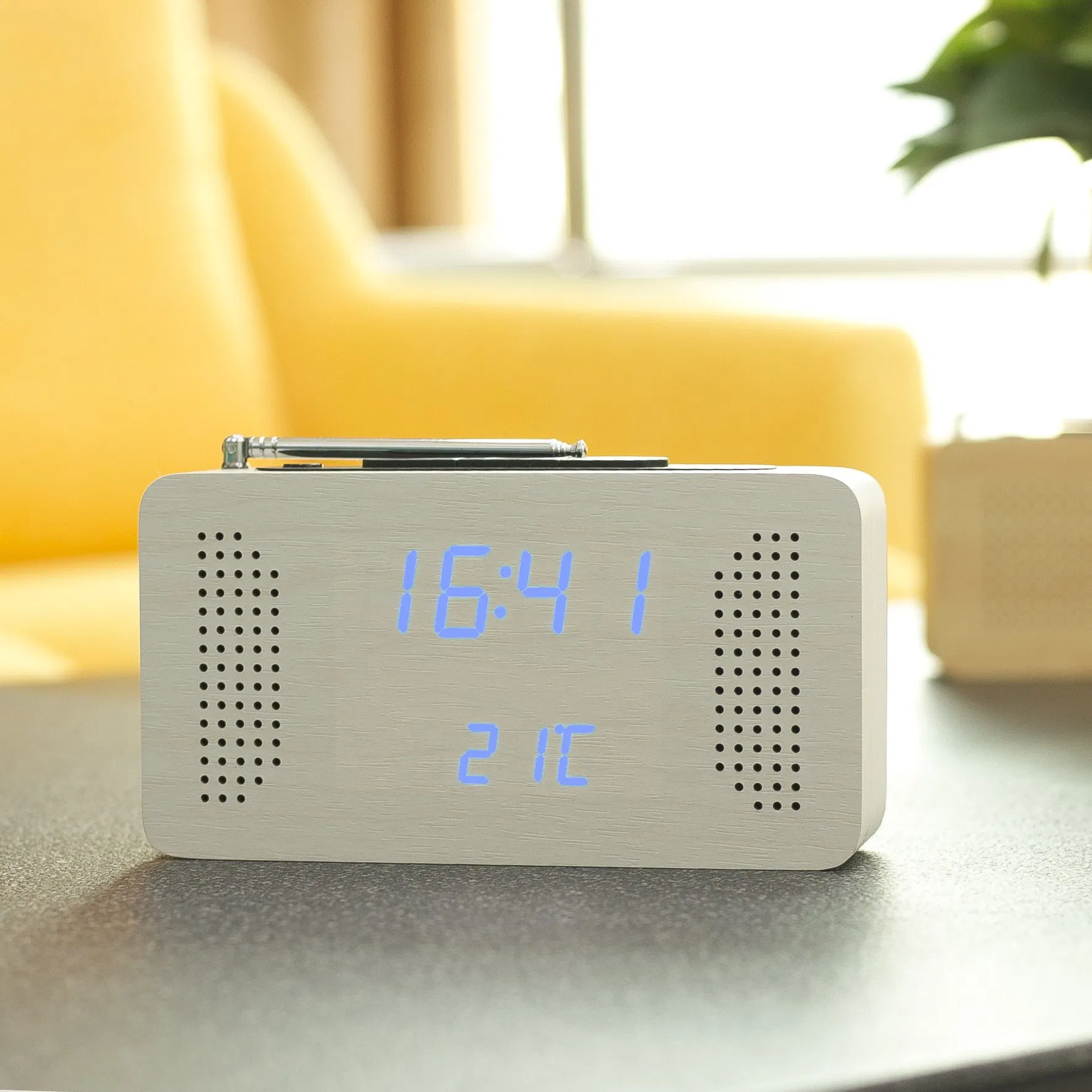 Деревянный LED будильник с FM-радио и Bluetooth