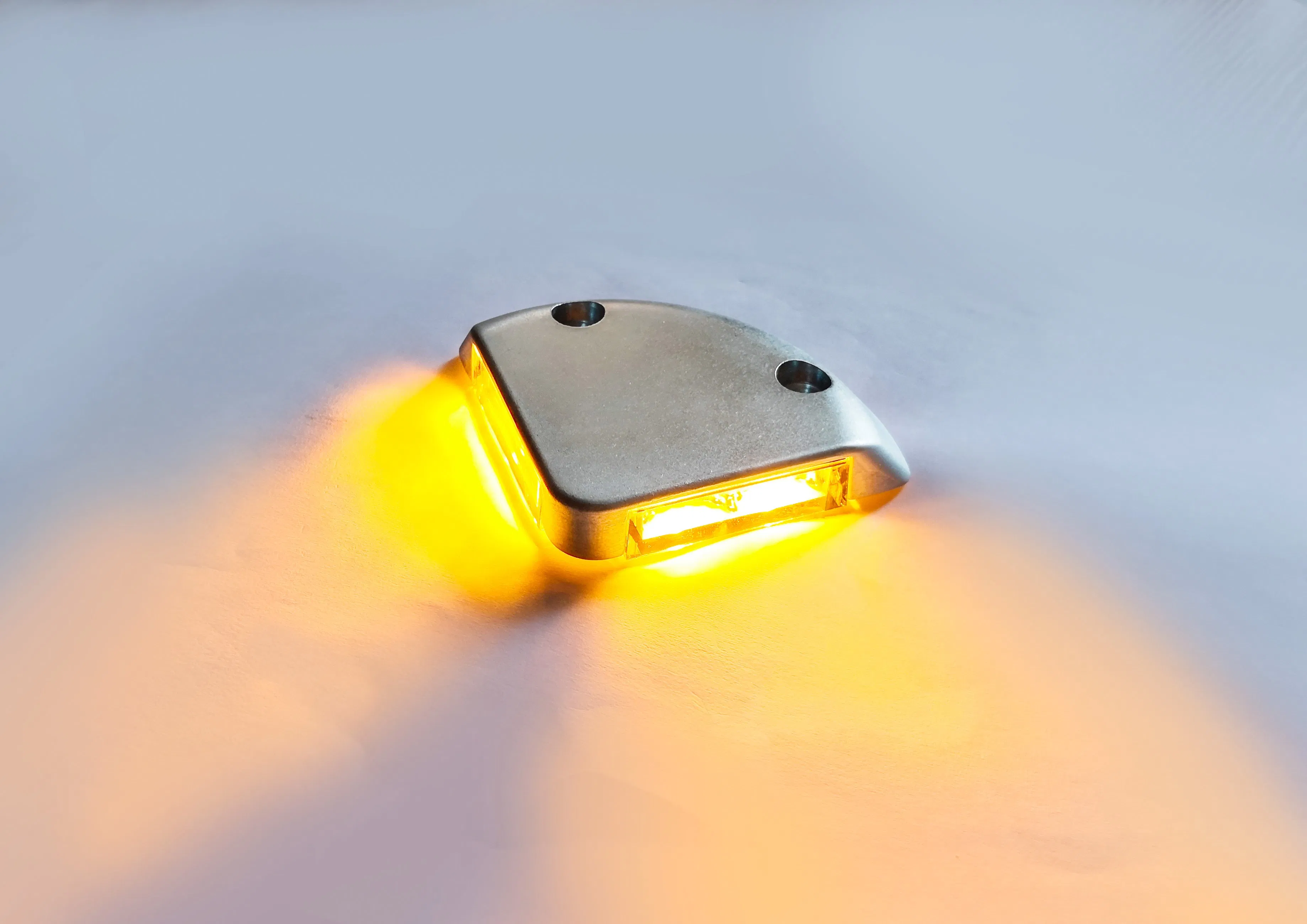 Светодиодный габаритный фонарь-стробоскоп Bonsen BS-2001A