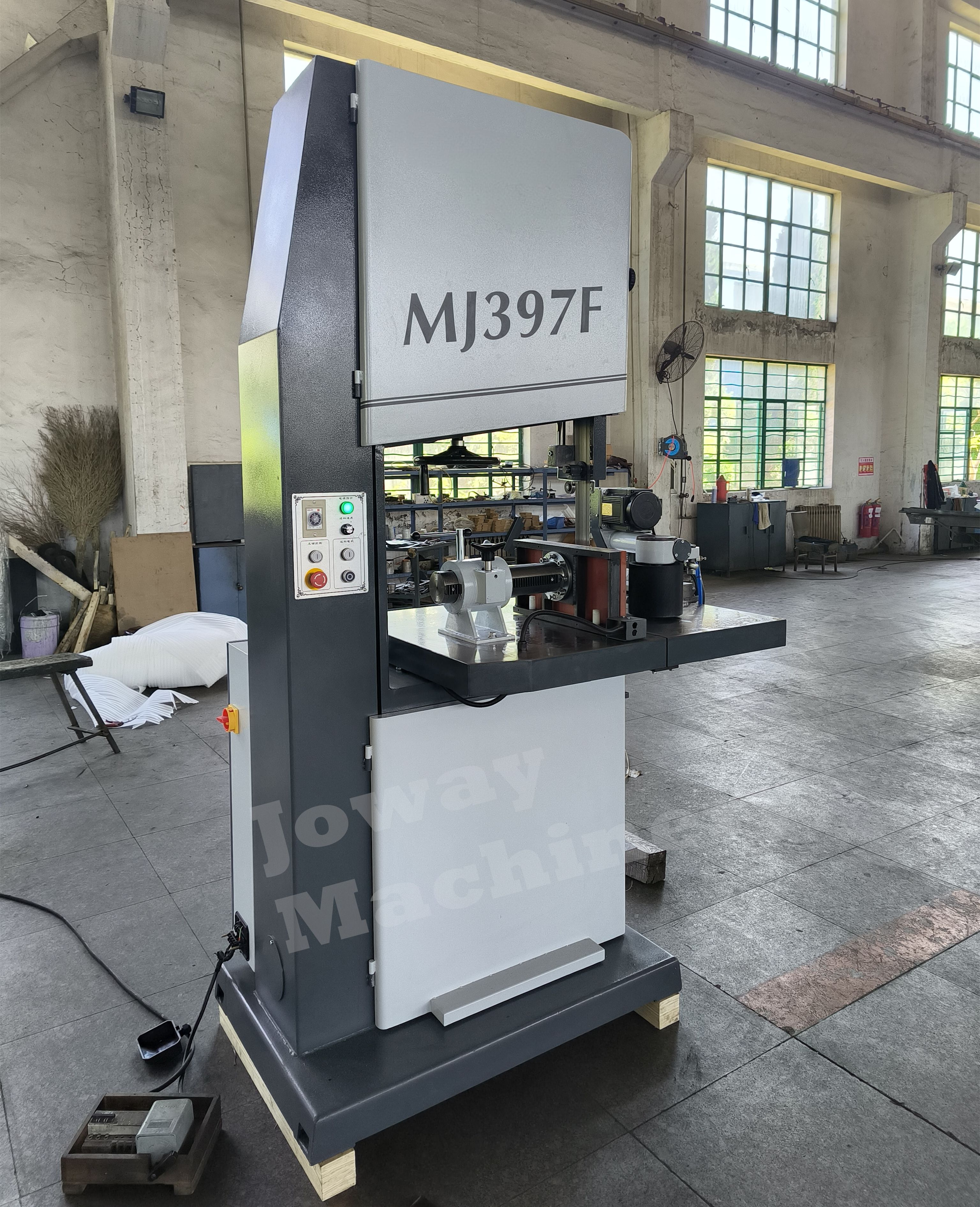 Ленточная пила вертикальная 24 дюйма универсальная дерево металл MJ345E