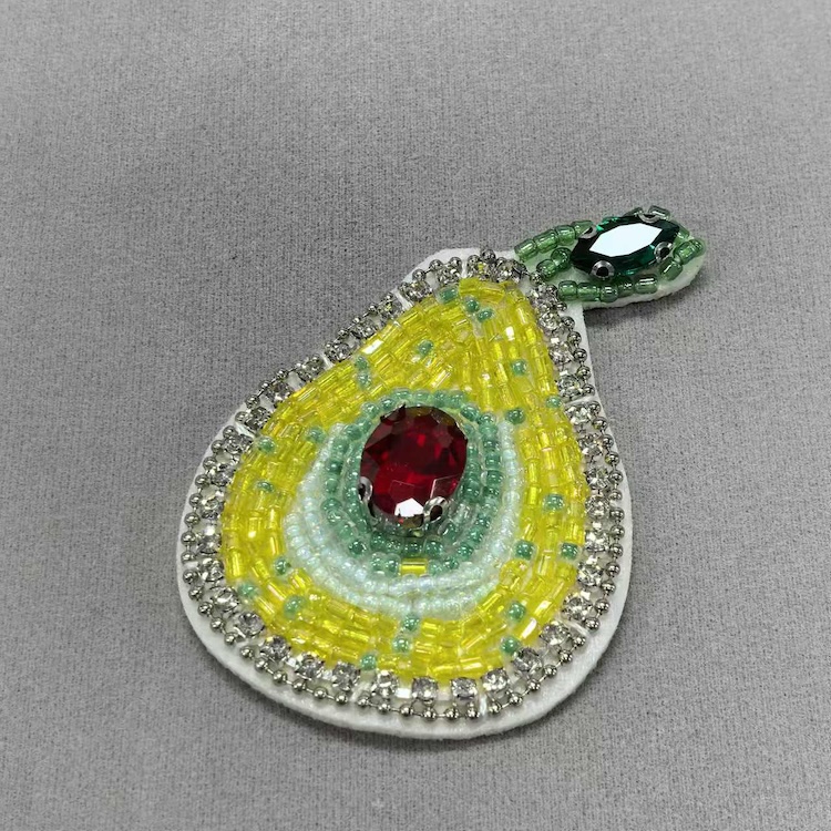 Нашивки вышитые бисером и синелью для сумок одежды