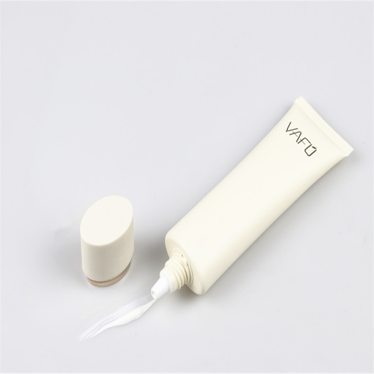 Herbal Radiance Concealer for a Flawless Skin Finish