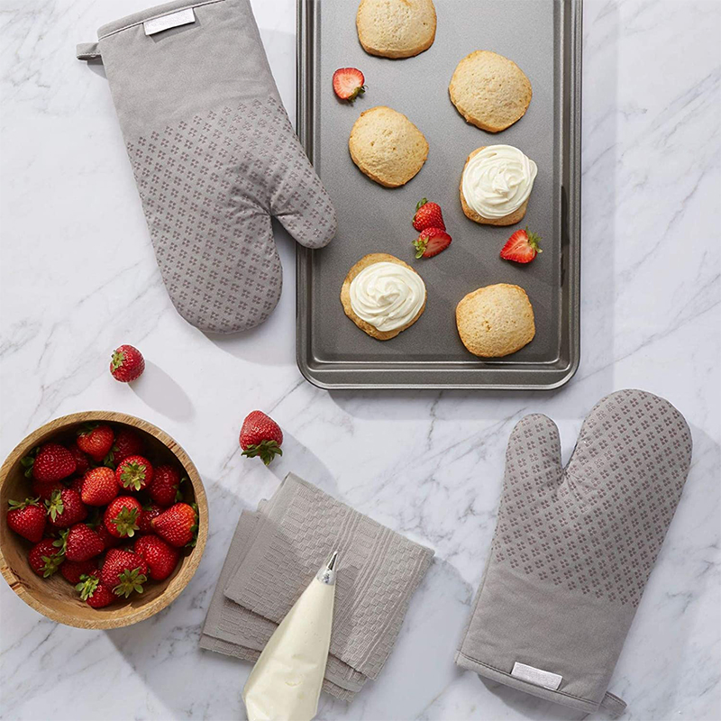 Asteroid Cotton Oven Mitts with Silicone Grip 2 Machine Washable Easy Care