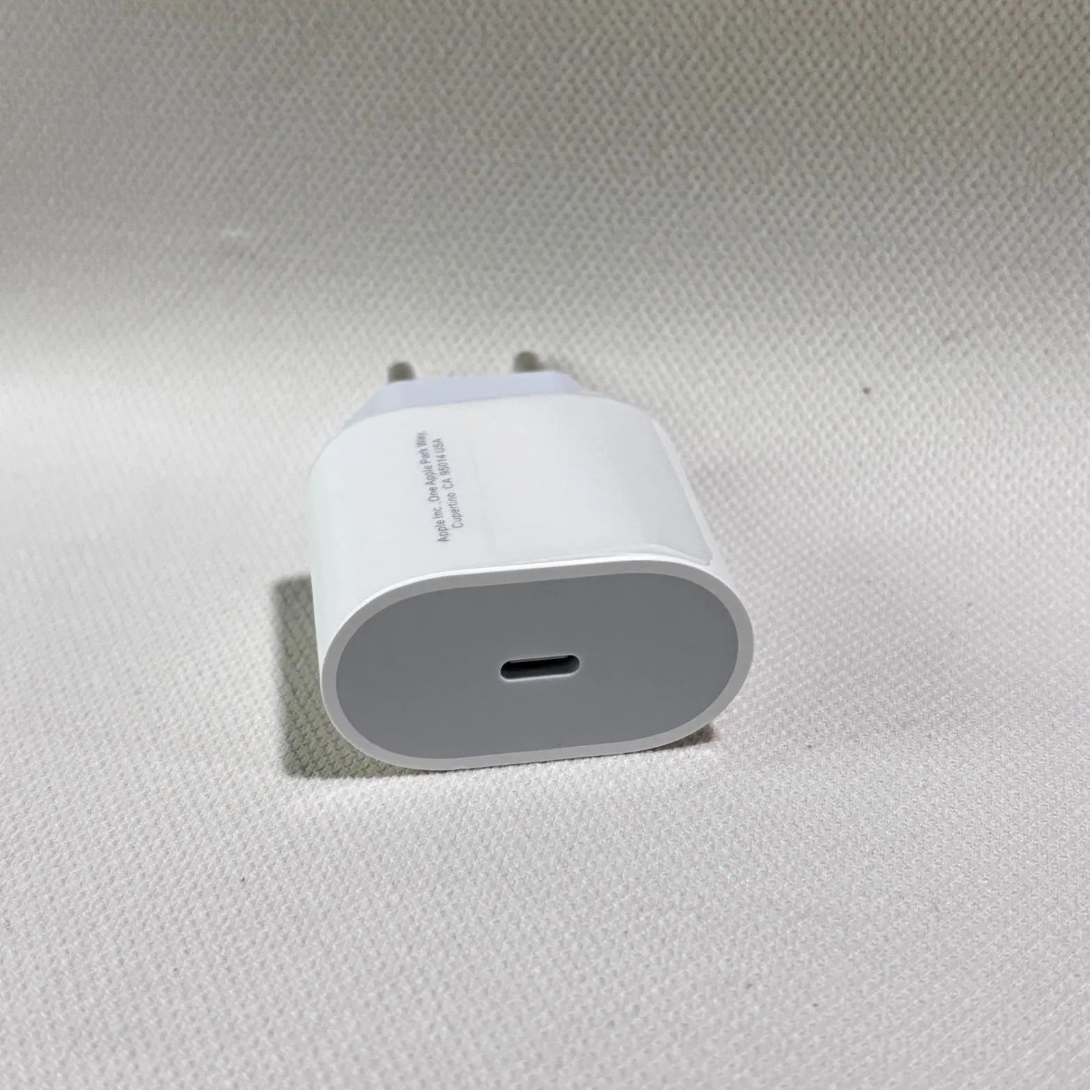 Top1 Charger High-Quality, Integrated Us/UK/EU Plugs, Smooth Multi-Country Use Without Obstacles, High Efficiency Safe Fast Charging, Suitable for Carrying out