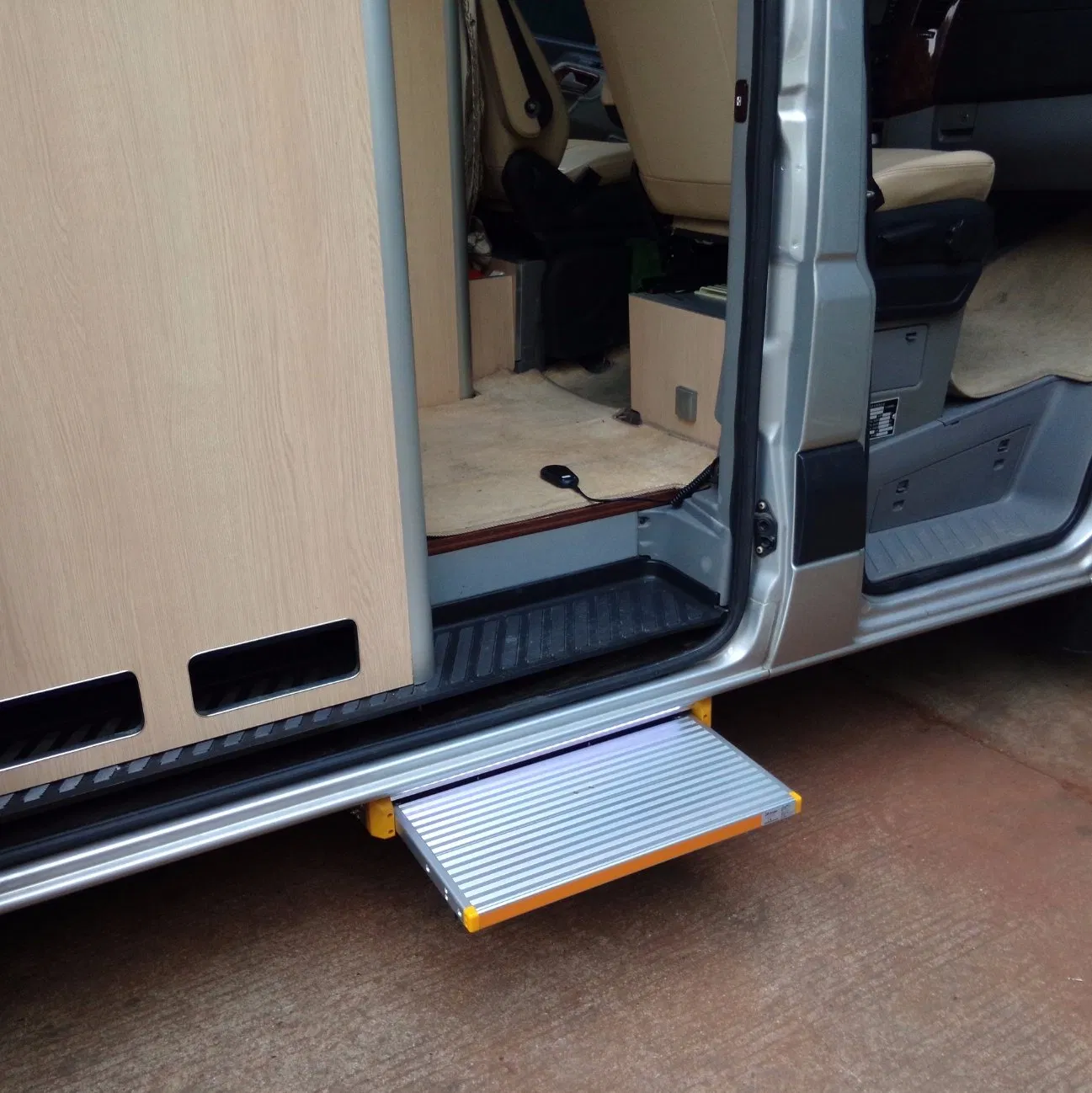 CE Electric Step Van Ladder for Motorhomes with 250kg Loading