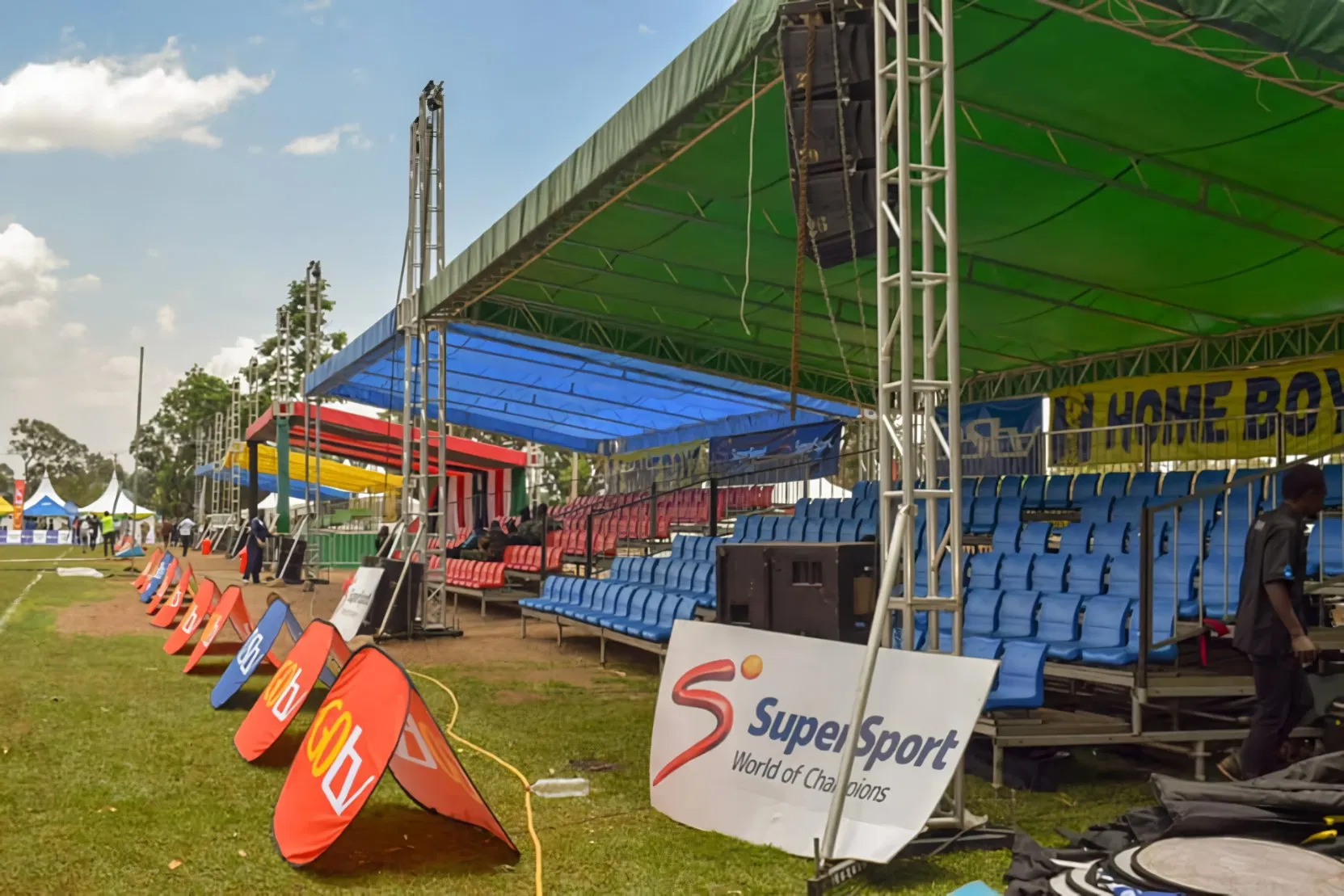 Manual Pull Indoor/Outdoor Stackable Portable Gym Bleachers Retractable Tribune Mobile Grandstand with 1 Year Warranty