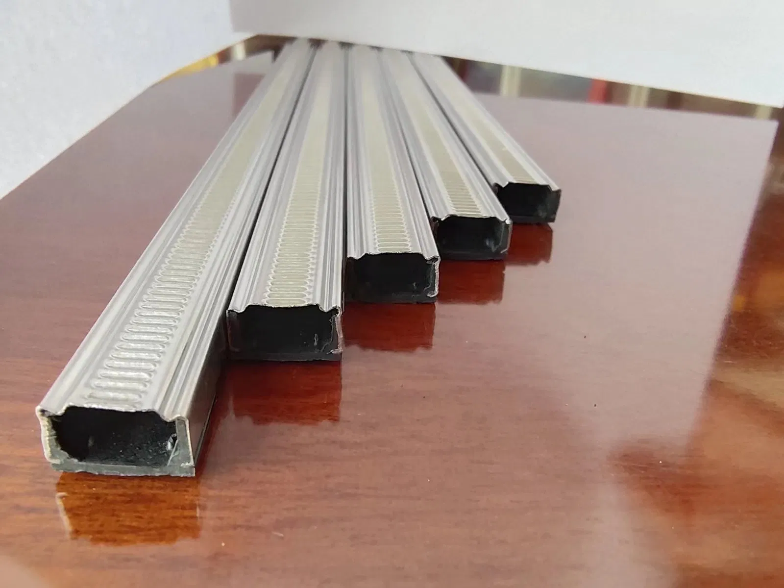 Glass Insulation Tool with 5m Length and Antioxidant Properties