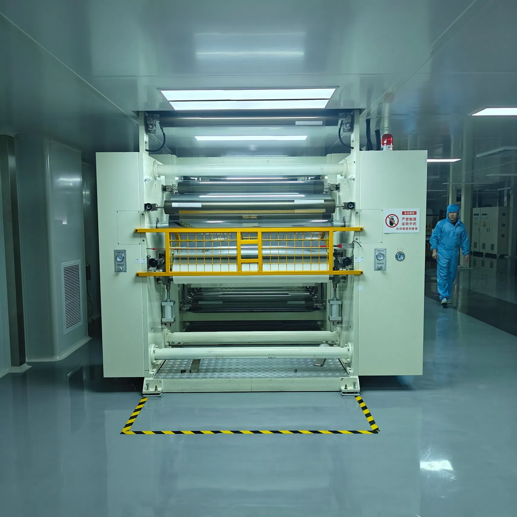 Customised BOPET Transparent Self-Adhesive Label Facestock Film for UV Printing Labels Material