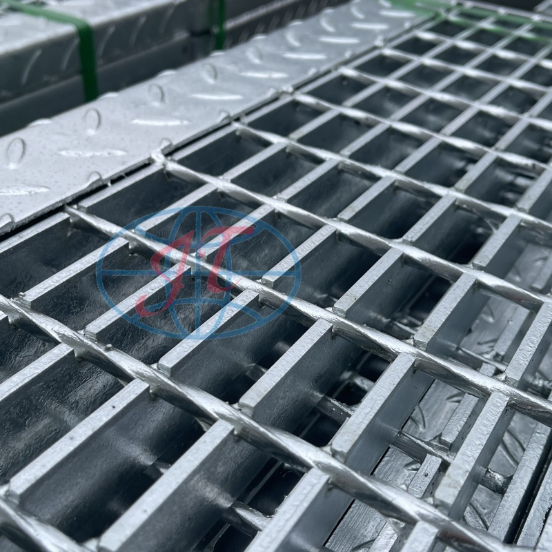 High Quality Modern Style Stainless Steel Grating Hot Dipped Galvanized Serrated Outdoor Drain Cover High Strength for Building
