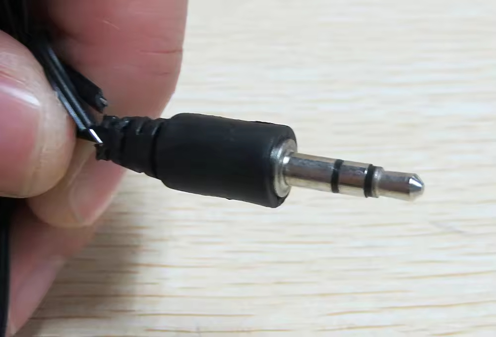 3.5mm Mic Lapel Microphone with 1.5m Cable for Teaching Conferences Clip-on Lavalier Mic Microphone Mini Tie Microphone