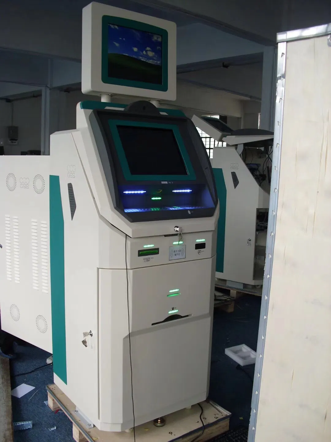 HD Touchscreen Self-Service Payment Kiosk Indoor Free Standing Payment Kiosk with Cash Validator