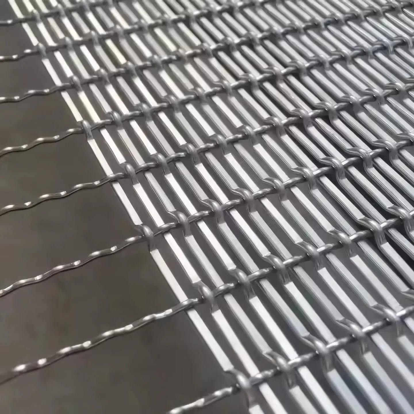 2025hightop Customized 10X10mm Stainless Steel Antique Design Mesh Grill Decorative Crimped Metal Weave Wire Mesh for Cabinet Doors