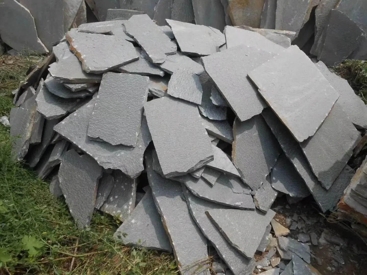 Wholesales Black Slate Irregular Garden Stepping Stones for Landscaping