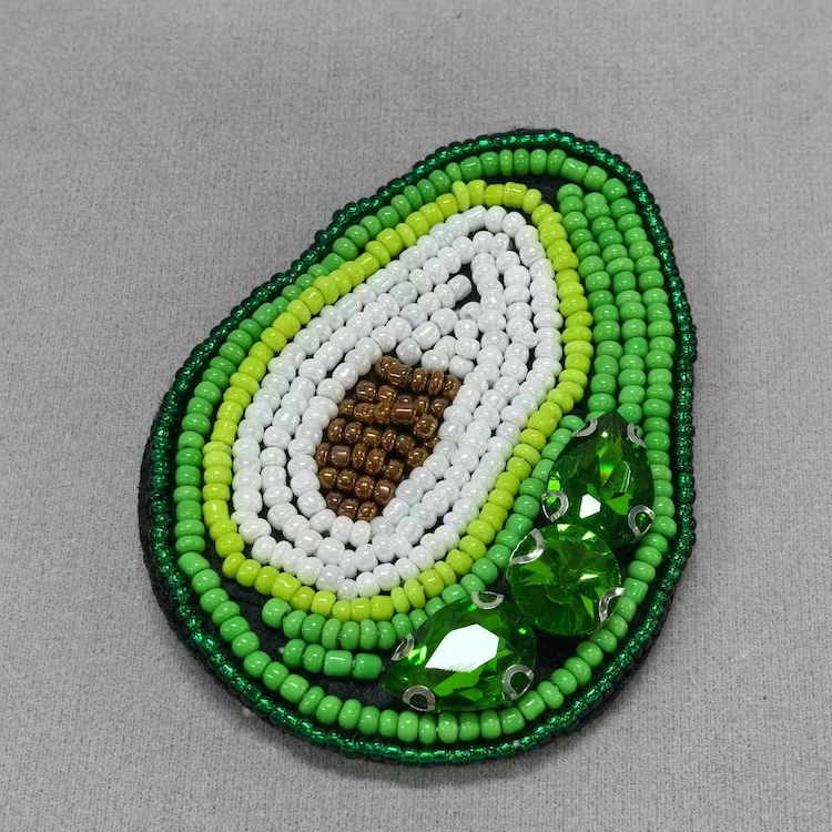 Нашивки вышитые бисером и синелью для сумок одежды