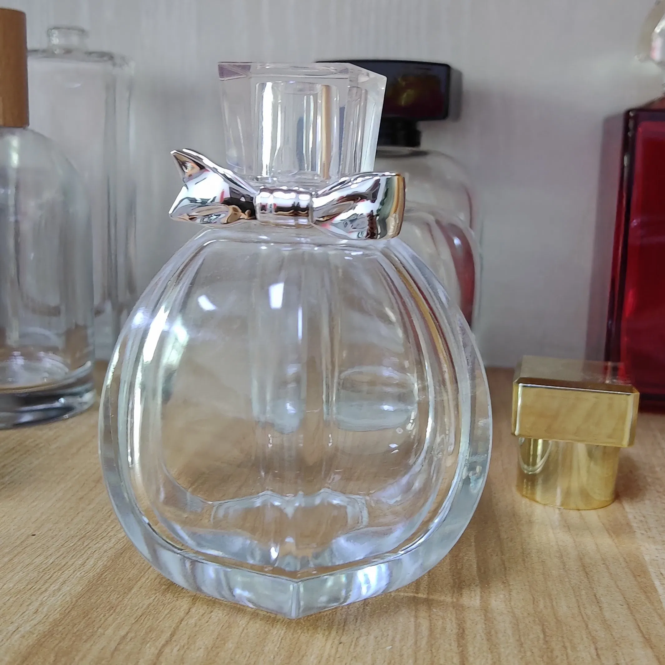 Hot Sale Fragrance Spray Empty Perfume Refillable Custom Glass Cosmetic Lotion Bottle