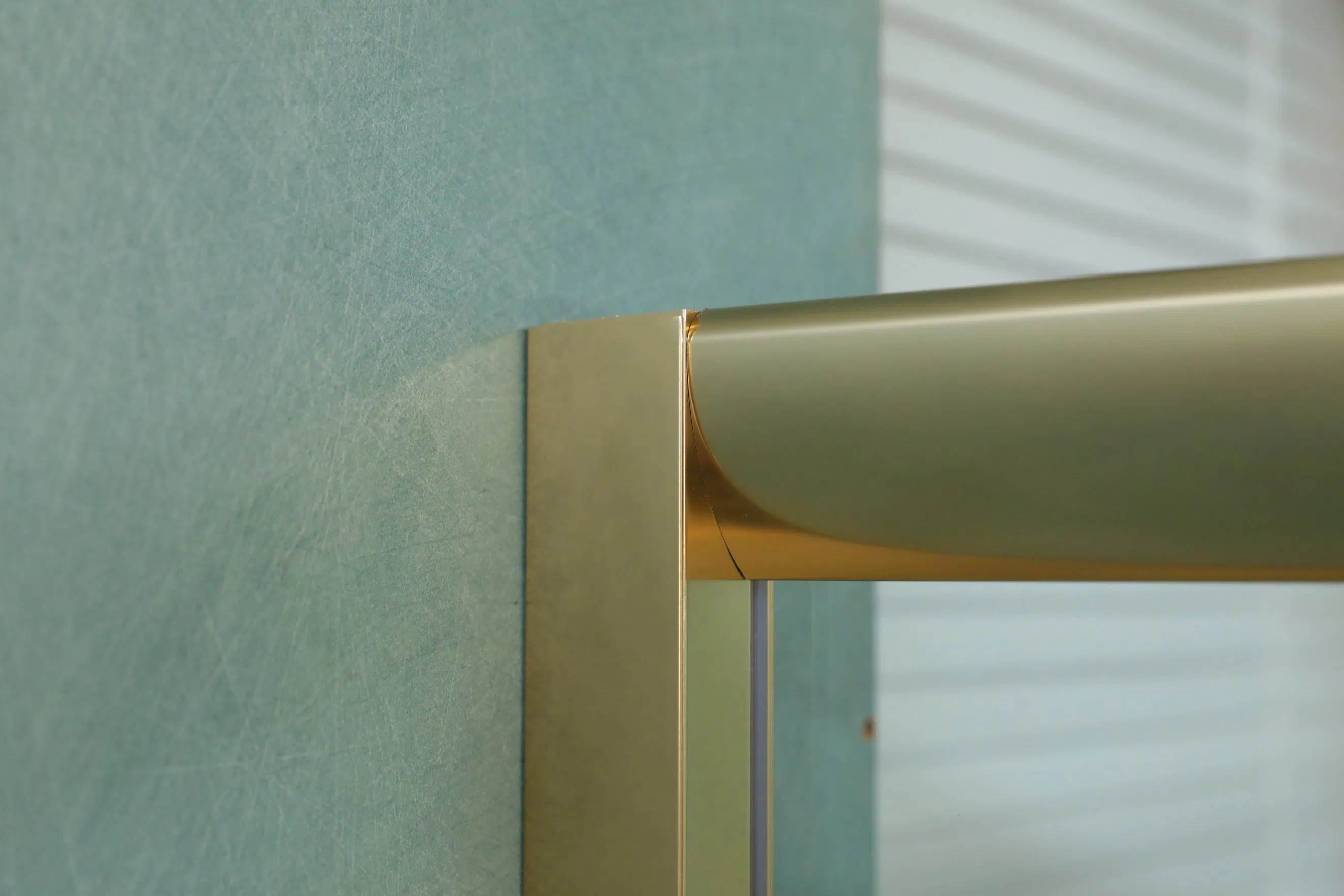 Factory Price Shower Enclosure White Line Tempered Glass Gold Frame Shower Cabin
