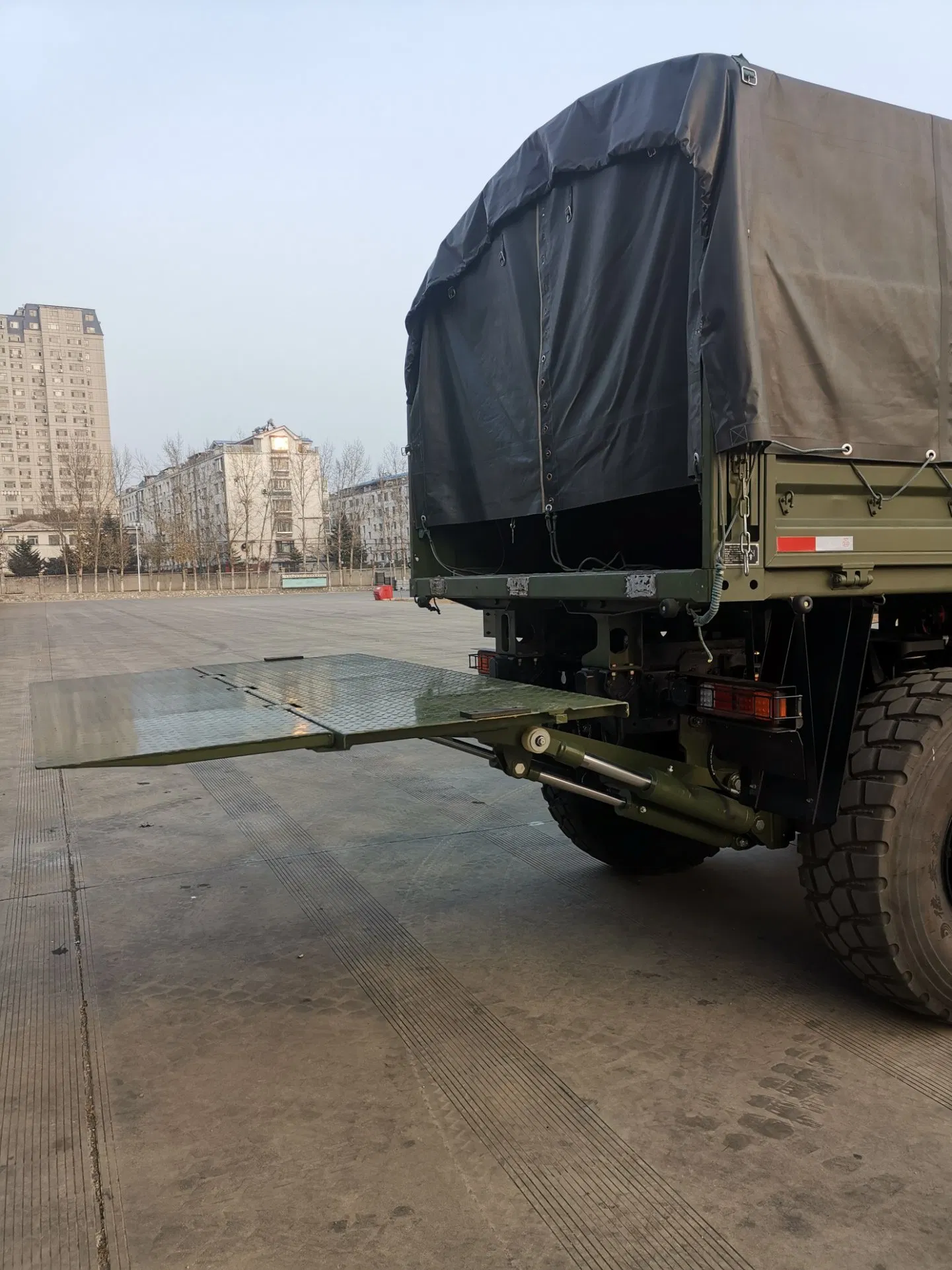 Алюминиевый складной подъемник для пикапа и фургона 3000 кг