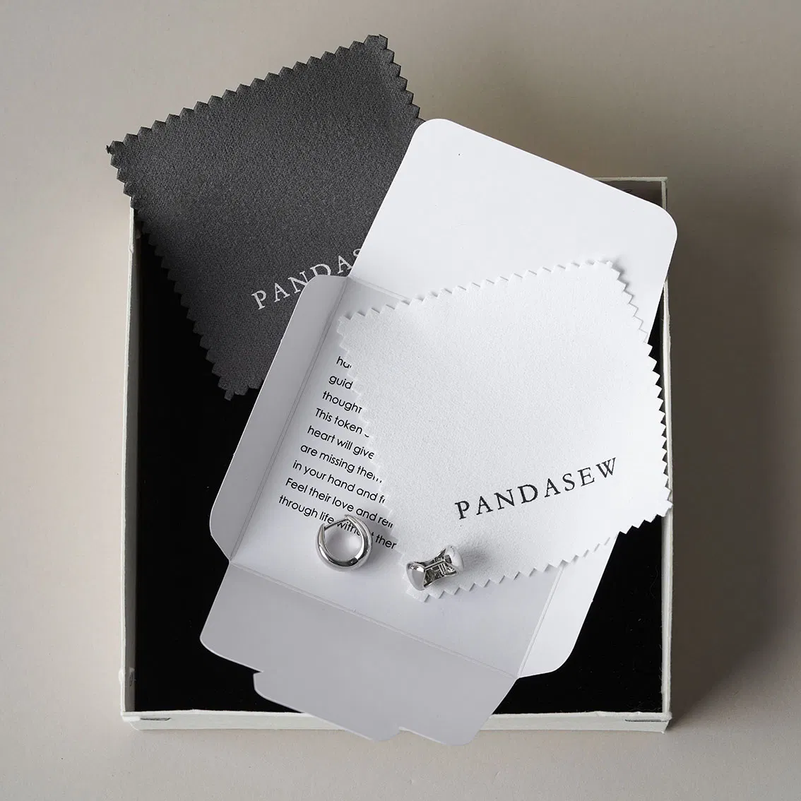 Pandasew Package Factory Direct Logo Ink Printing on Colorful Silver Polishing Cloths with Matching Colored Packaging Case Text Printing Available