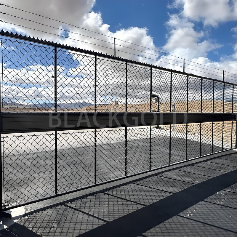 High Thicknessgalvanized PVC Coated Wire Mesh Diamond Hole Cyclone Fencing Chain Link Fence with CE ISO Certification for Park Courtyard Stadium