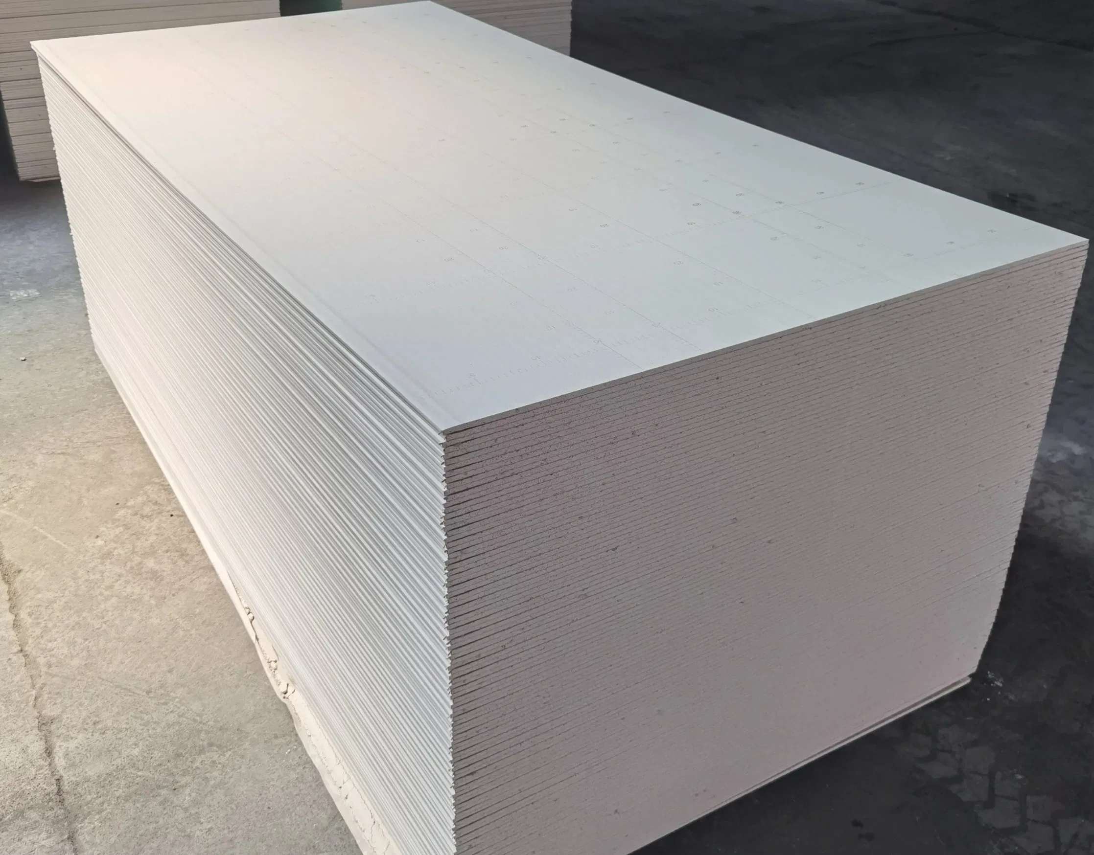 Wood Fiber Reinforced General Fireproof Plaster of Paris Ceiling 1200*2800mm Gypsum Board