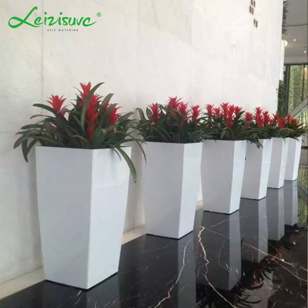 Кашпо садовое с автополивом пластиковое большое