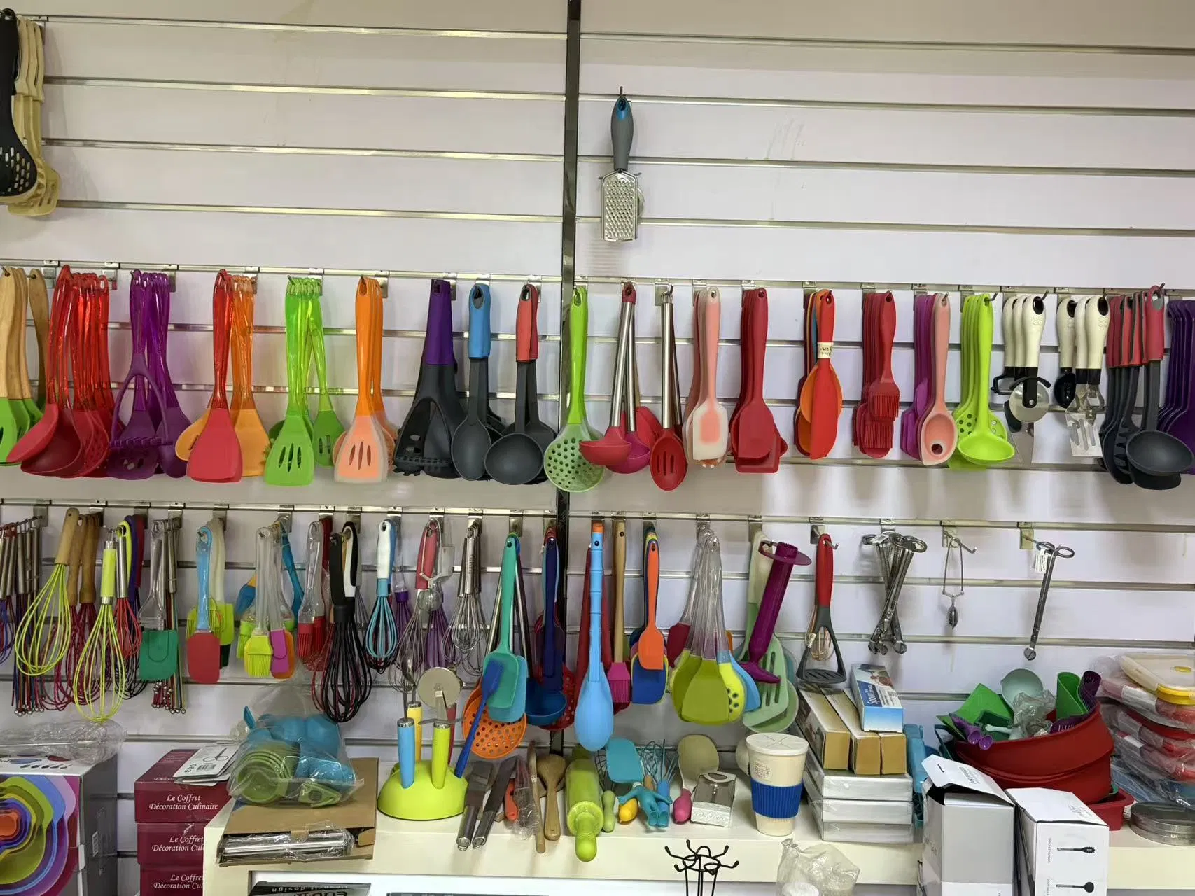 Multifunctional Vegetable Planer with Stainless Steel Spray Non-Stick Paint (SE-1116)