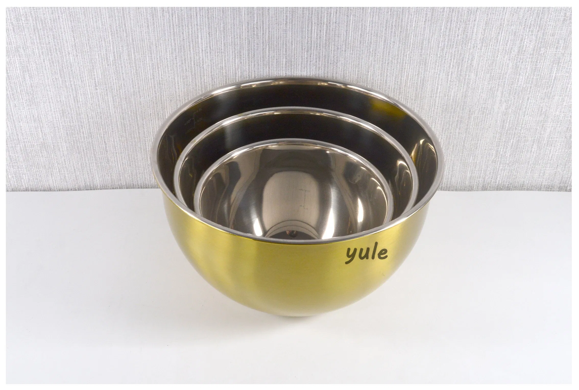 Light Gold Silicone Bottom Stainless Steel Mixing Bowl with Lid