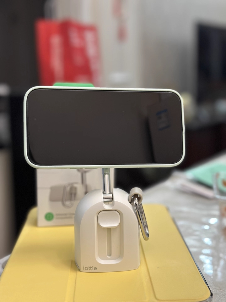 2 in 1 Magsafe 360° Adjustable Grip, Quick-Release, Multi-Device Compatible, Universal Fit, Foldable, Airplane Holder Mount for Mobile Phone