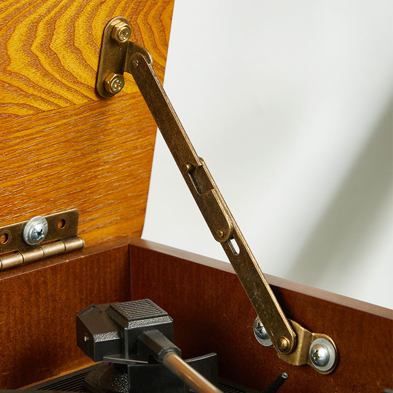 Деревянный музыкальный центр с проигрывателем винила, кассетой и радио