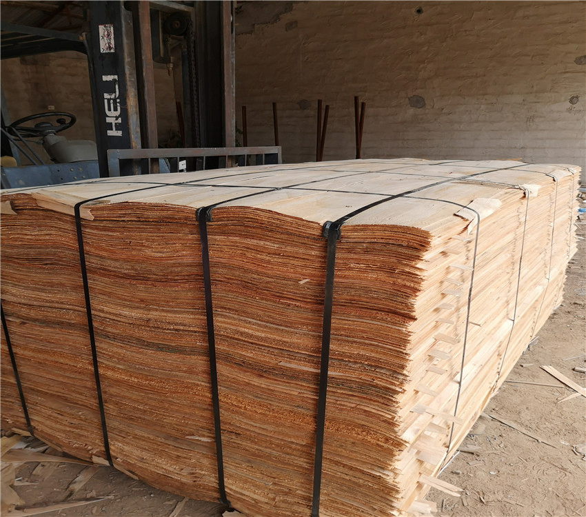 The Cheapest Grade Cc /Dd China Manufacturer Pine Core Layers Grade Bb / Cc Pine Veneer for Plywood