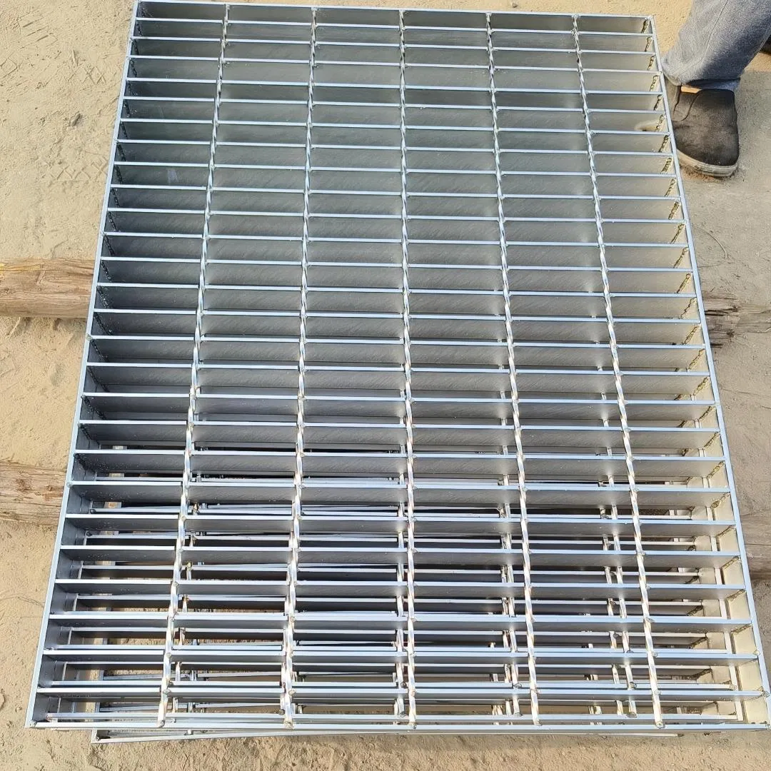 30X3mm Catwalk Hot DIP Galvanized Metal Bearing Bar Grid Steel Bar Grating for Treads Trench Drainage Cover