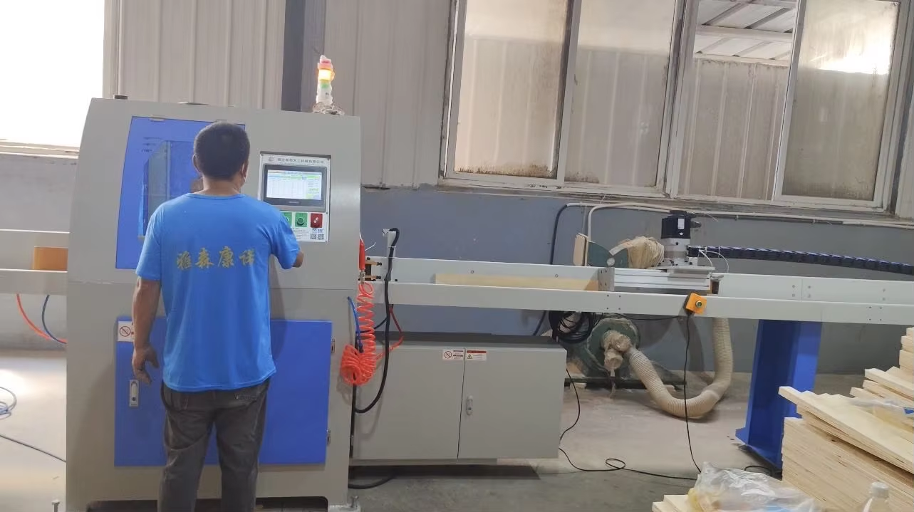 Циркулярная пила по дереву для поперечной резки торцовочная