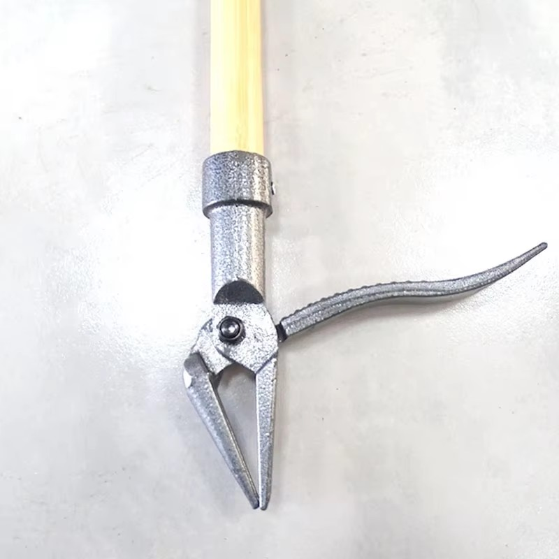 High Quality Carbon Steel Garden Wooden Handle Trench Digging Weed Pulling Hoe