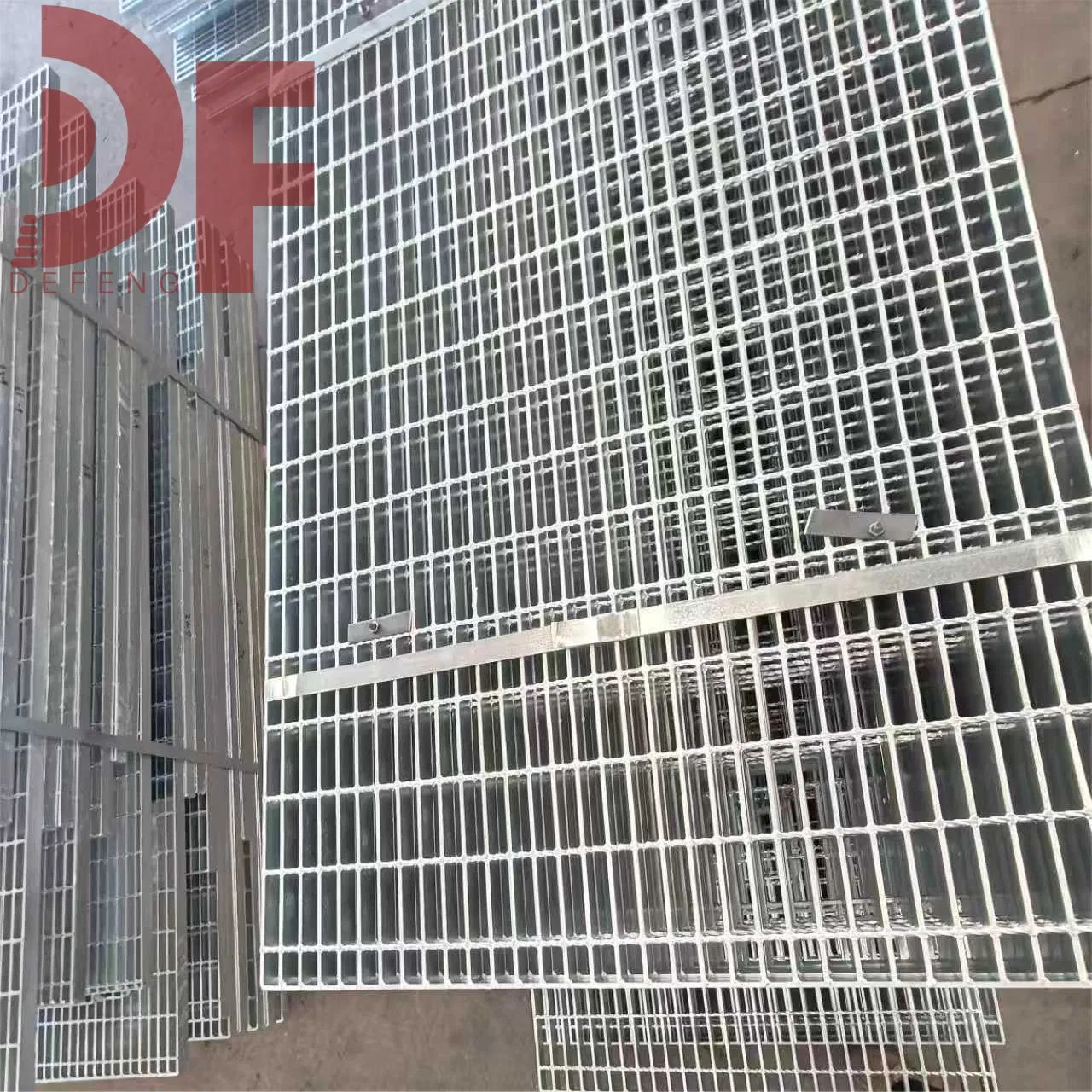Rust-Proof Galvanized Steel Grating Platform Serrated Steel Grating