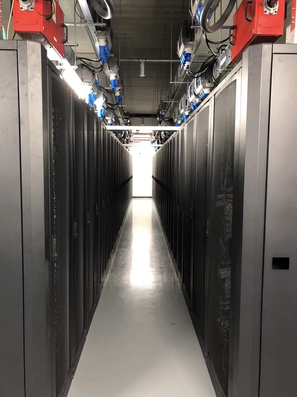 42u Automatic Temperature Control Cold Channel Sealing Cabinet for Data Center