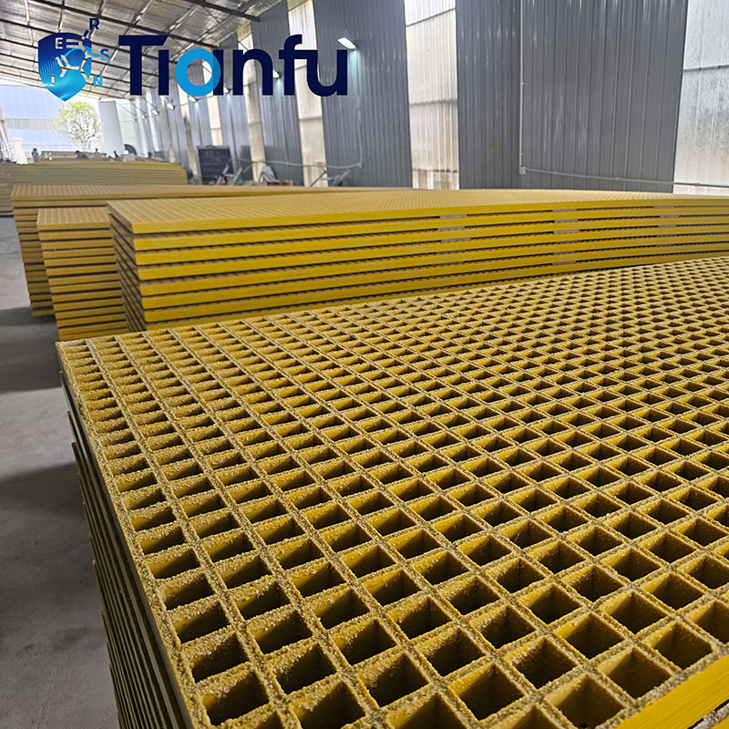Safe Walking FRP Grating for Wet Areas with Anti-Skid Top Layer