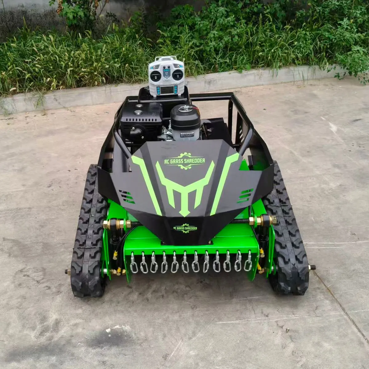 Гусеничная газонокосилка с дистанционным управлением