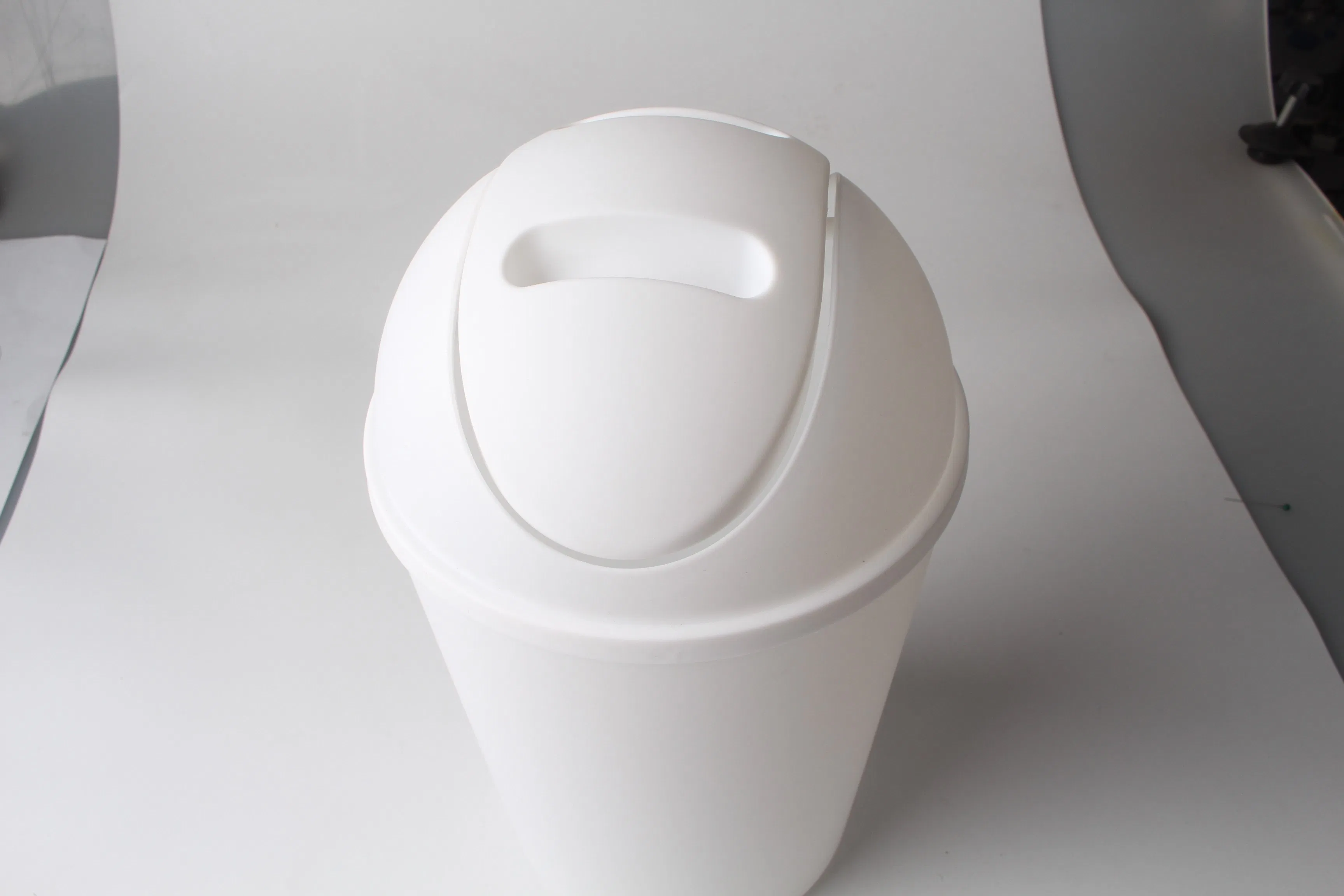 High Quality Durable Using Various Plastic Home Trash Can Clamshell Trash Can