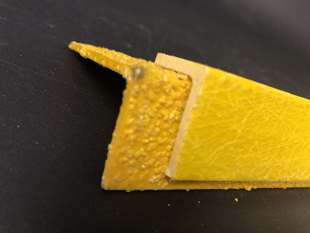 China Supplier High Strength Fiberglass FRP GRP Pultruded Angle Bar / L Type Channel for Support Beam